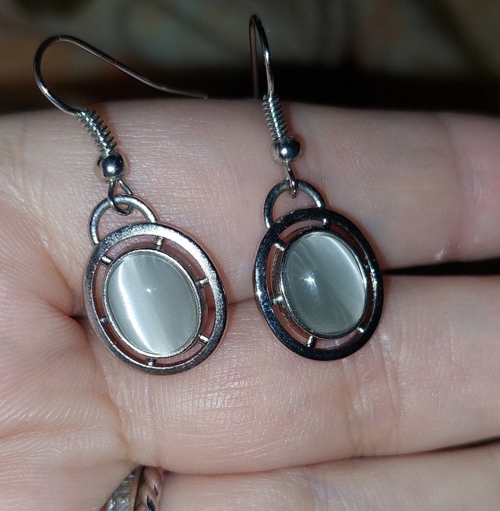 Vintage Silver and White Moonstone Earrings